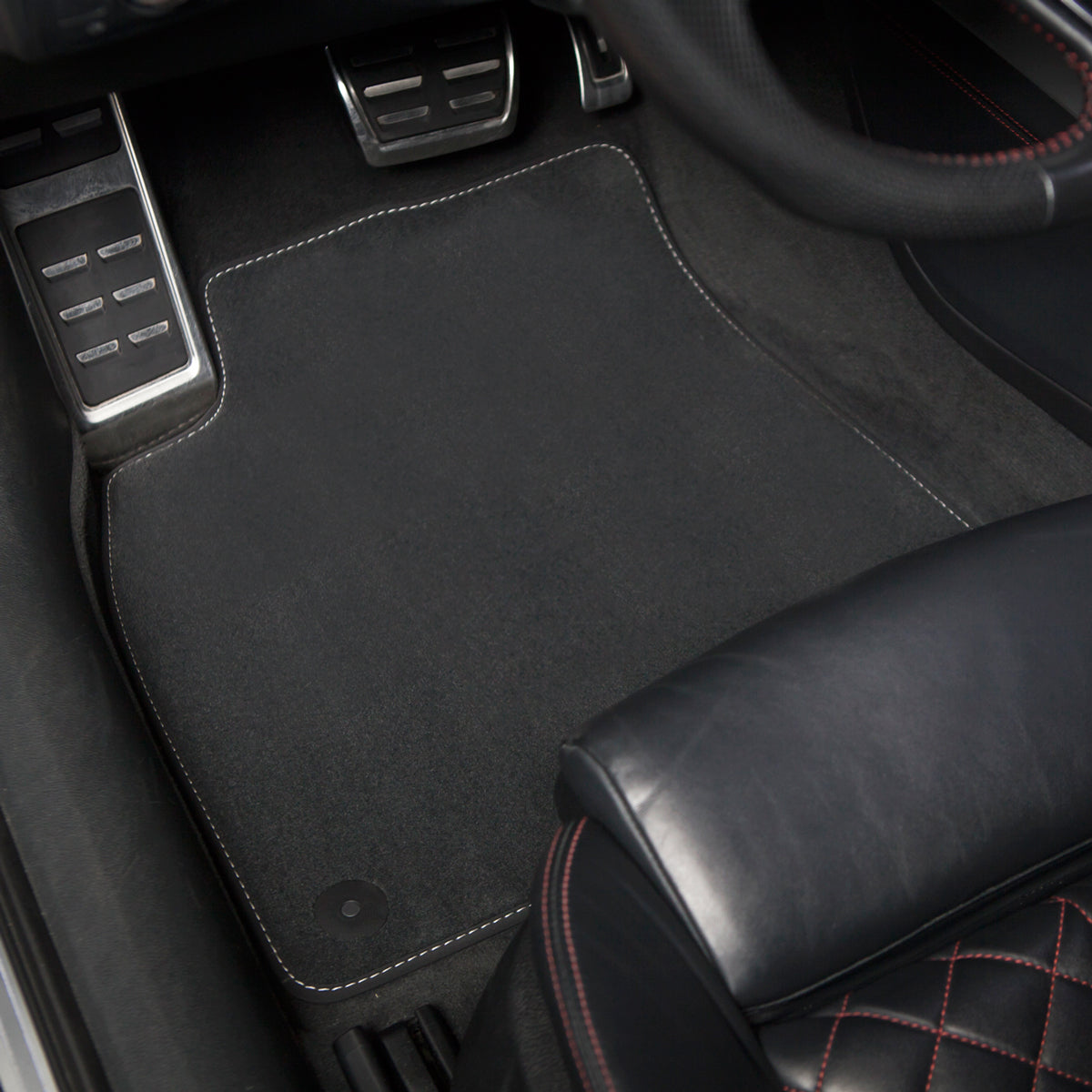 Audi A4 & S4 Velours-Fußmatten in Originalqualität 2000-2008 – Limousine, Avant B6 & B7 – Silberne Naht