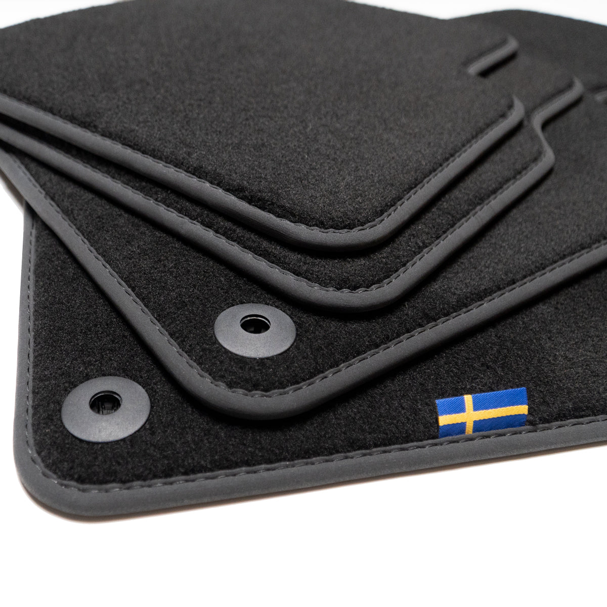 Dywaniki welurowe do Volvo S60 & V60 2010-2018 – bez wersji Inscription – Metka z flagą