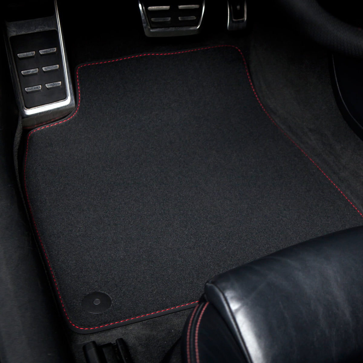 Audi A4 & S4 Velour Floor Mats 2000-2008 – Sedan, Wagon B6 & B7 – Red Stitching