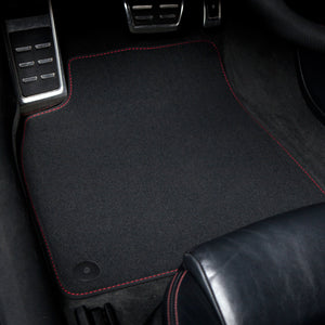 Jeep Grand Cherokee WK2 Velour Floor Mats 2016–2021 – Plastic Clips – 2 Driver / 2 Passenger – Black – Red Stitching – image 4