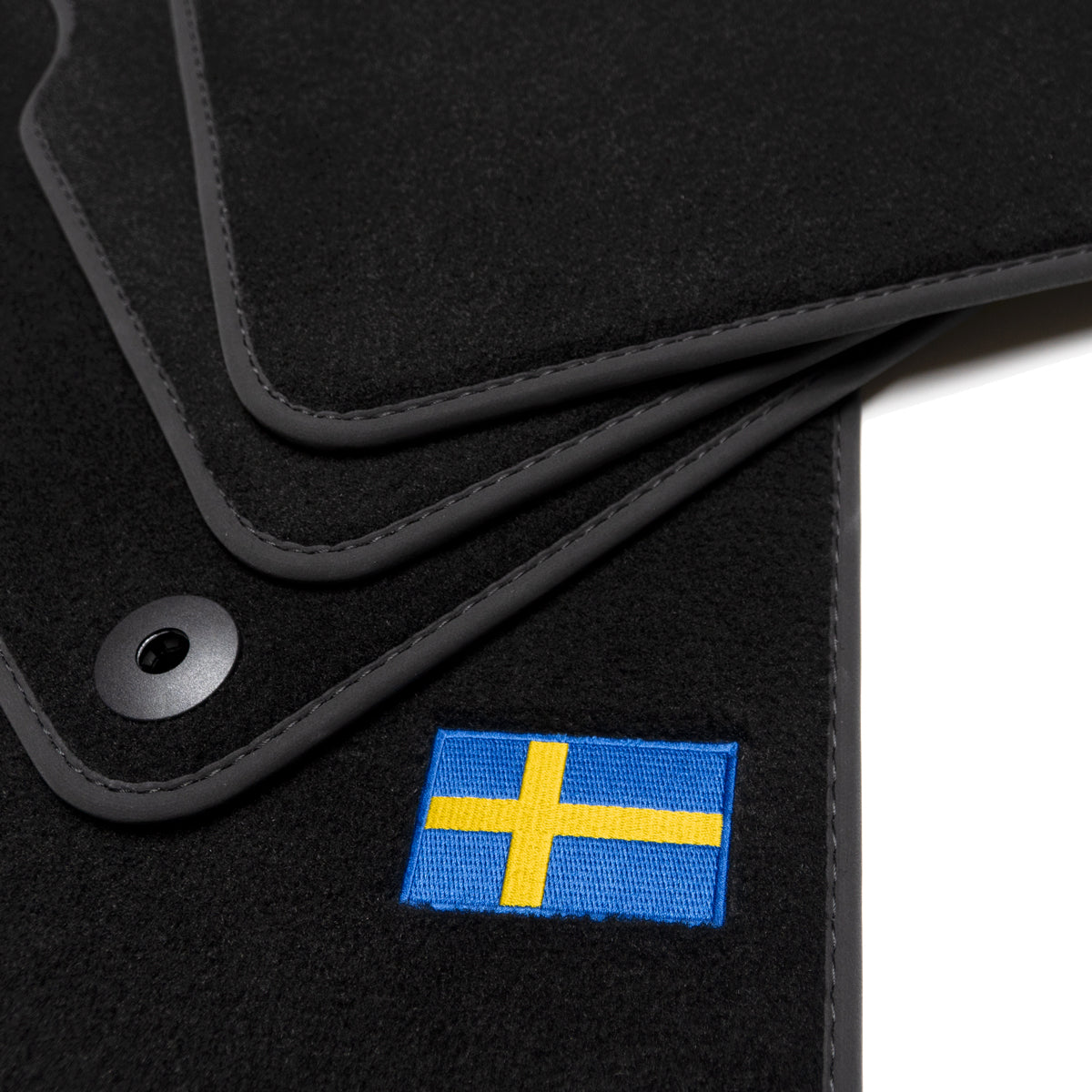 Dywaniki welurowe do Volvo C70 2006-2013 – Logo z flagą