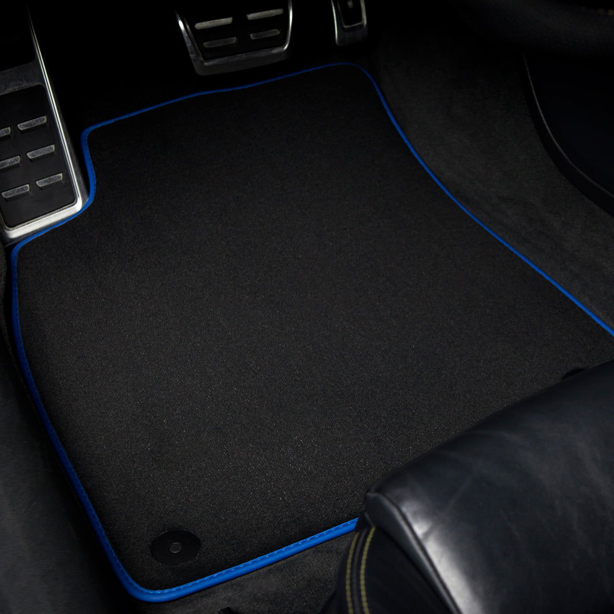 Dywaniki welurowe do Volvo XC60 2008-2017 – Niebieskie obszycie