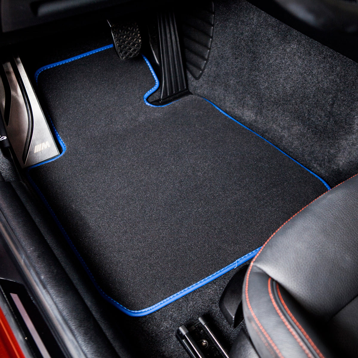BMW i8 Velour Floor Mats – 2014-2020 – L12 &amp; L15 – Blue Edging
