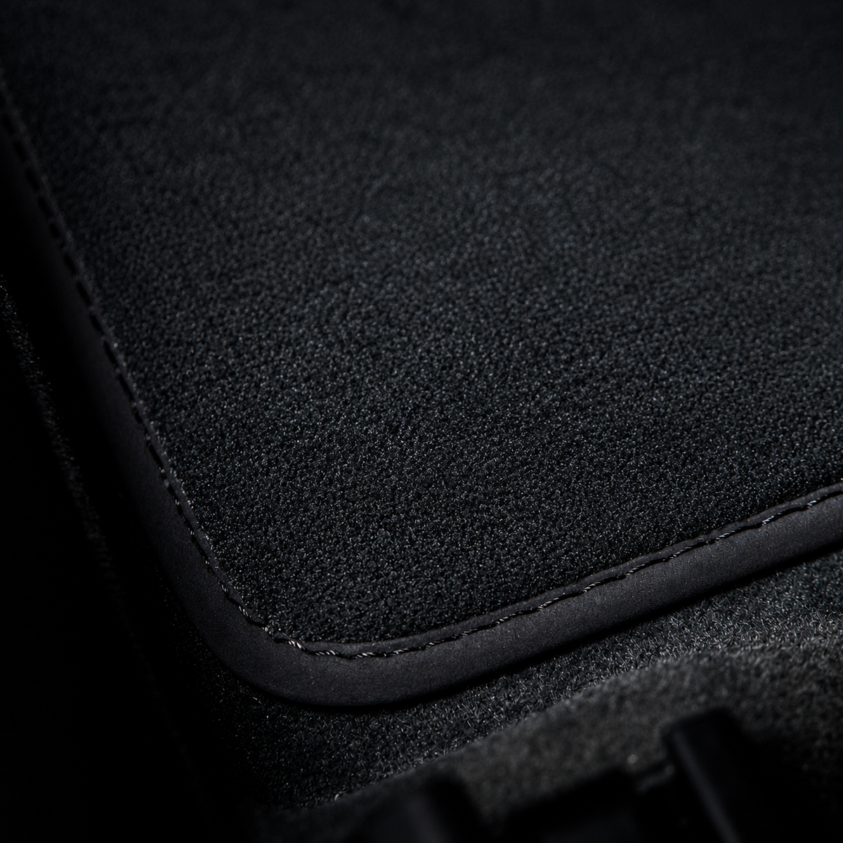 Dywaniki welurowe do Fiat 124 Spider 2016-2020 – Czarne Exclusive